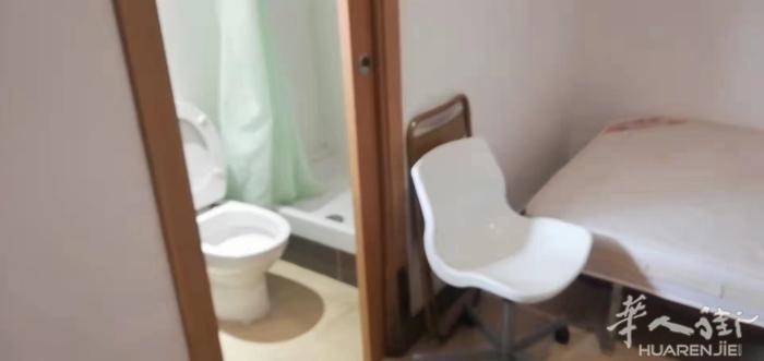 🏡巴塞单间带独卫出租距离sants火车站很近，附近有地铁1-3-5-号线，公交