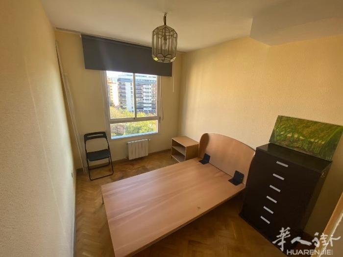 🏡近丽池6号线Méndez Alvaro 小区房单间出租，高档小区房，小区内门
