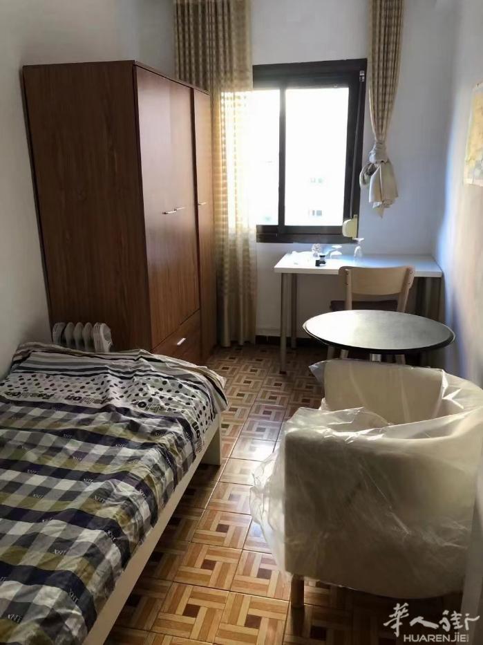 两个单间出租，hospitalet 附近， 附近有500多米有9路地铁站，十来分