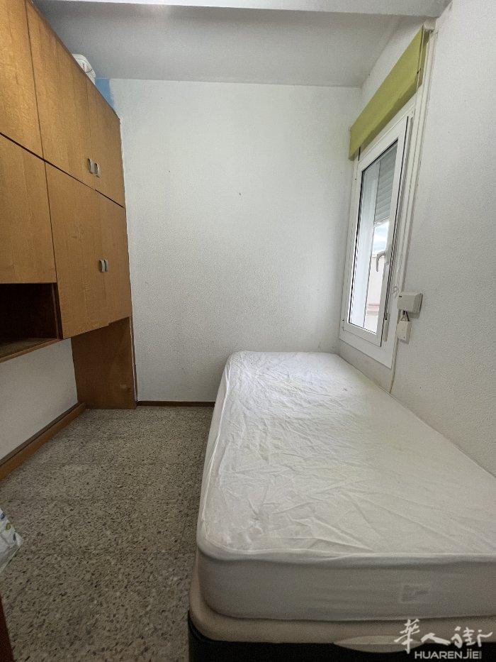 🏡巴塞单间出租，urgell附近 位于urgell，3min到universi