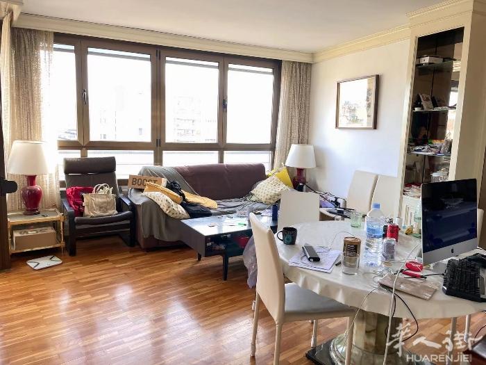 🏡单间出租，巴塞罗那富人区sarria单间3-4月起租，家具齐全，大床房，新床