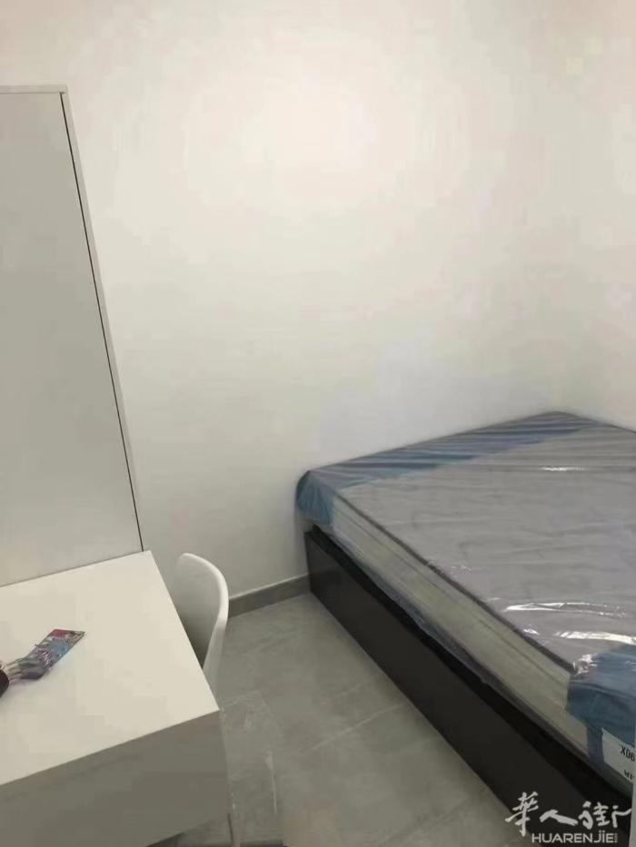 《马德里Plaza Castilla 1路/10路/9路地铁单间出租》。交通便利