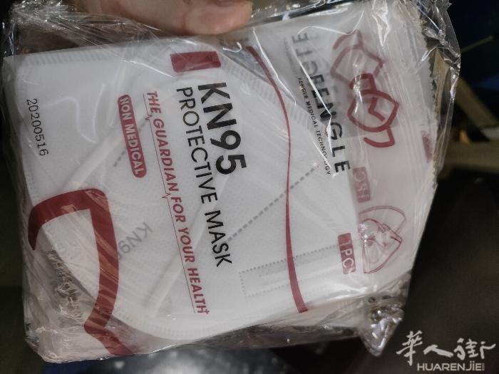 KN95口罩😷 
质量很好，很厚
每一个都有包装，很卫生
口罩0,4毛一个
一