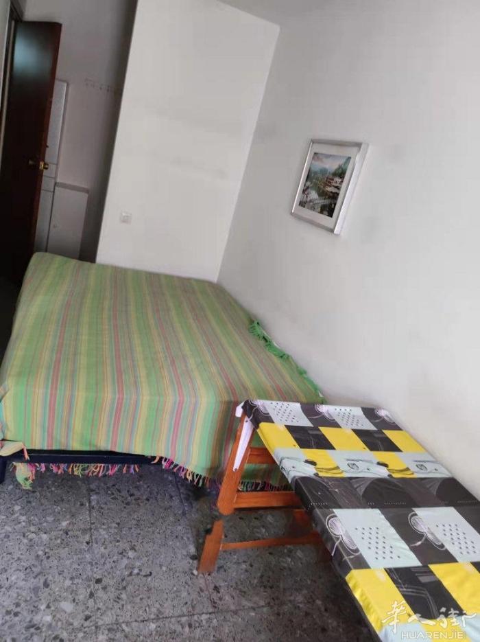 🏡巴塞单间出租，Tetuán 地铁站附近有个单人大床房，房间光线充足带有阳光，