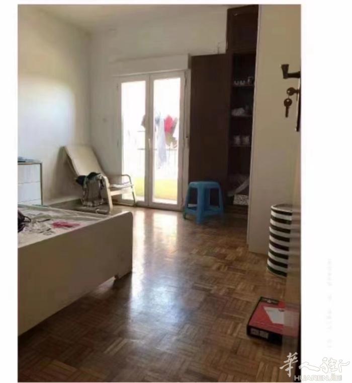 🏡6路usera两个大房间出租， 房间1: 带独立阳台，大房间，双人床 房间2