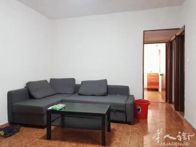 【Getafe 三室一厅+大阳台，720欧】
—-
