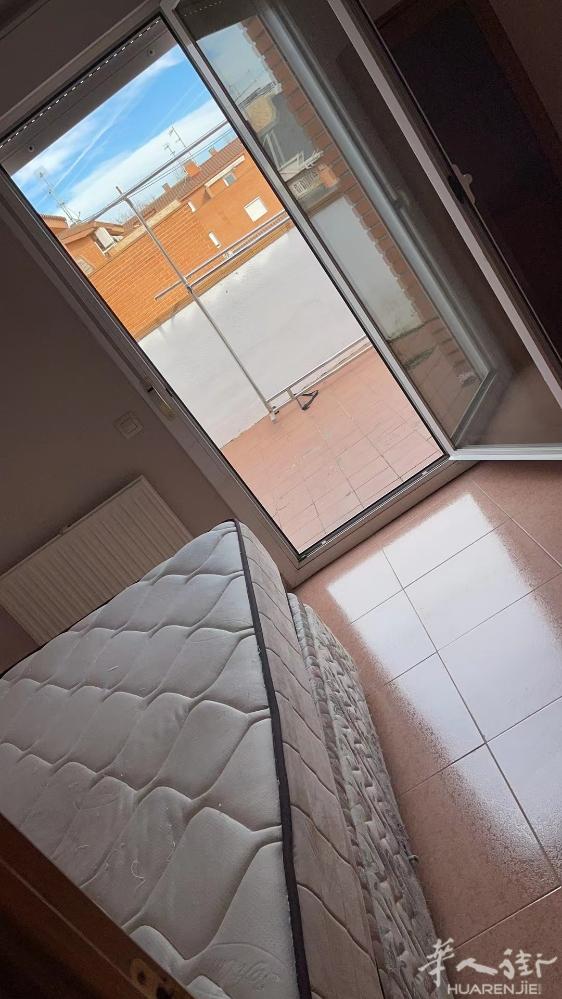 🏡马德里Getafe Norte别墅区单间招租，离卡三走路十五分钟左右，下面也
