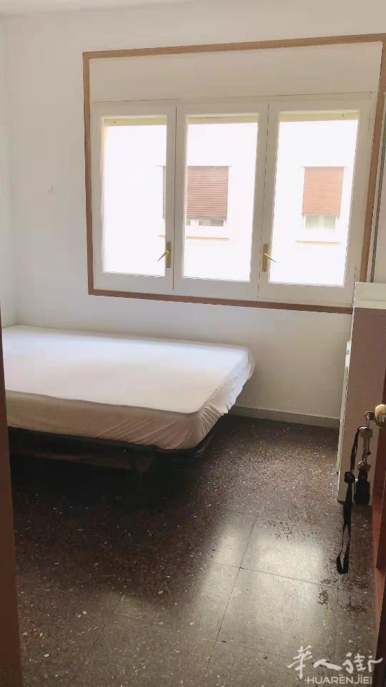 🏡巴塞两个单间出租，巴塞sants estacion 大房间阳光好，五室两个卫