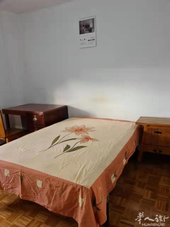 🏡马德里1路Valdeacedera 两个房间出租，地铁口2分钟，房子4房2卫
