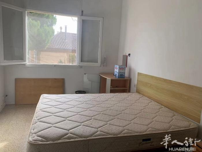 🏡单间出租，巴塞近郊 Sant feliu de Llobregat 火车站一