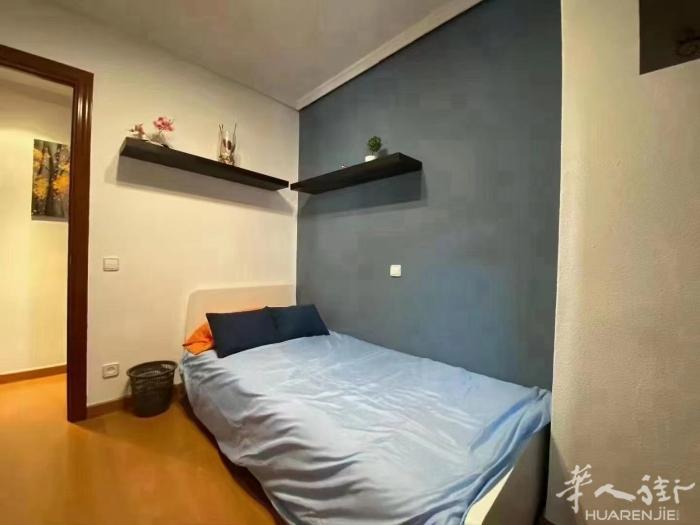🏡马德里Getafe小区房出租一个单间  卡三走路一分钟 ，房子三室两卫 三楼