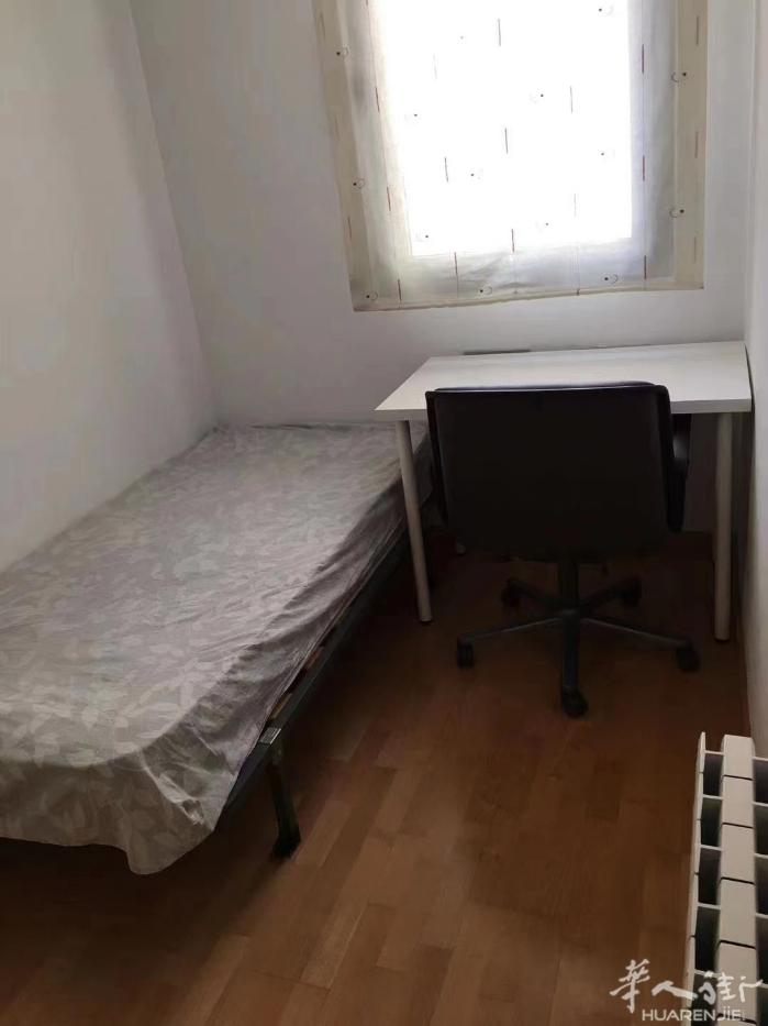 🏡巴塞单间出租， 位于巴塞罗那Sabadell, 步行3分钟便可以抵达火车站口