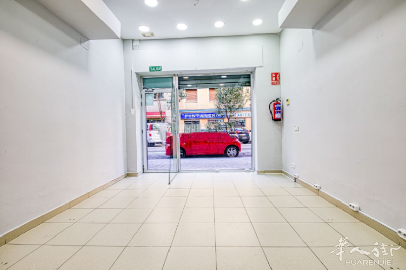 马德里市中心Ibiza和O´Donnel之间有店铺出租！