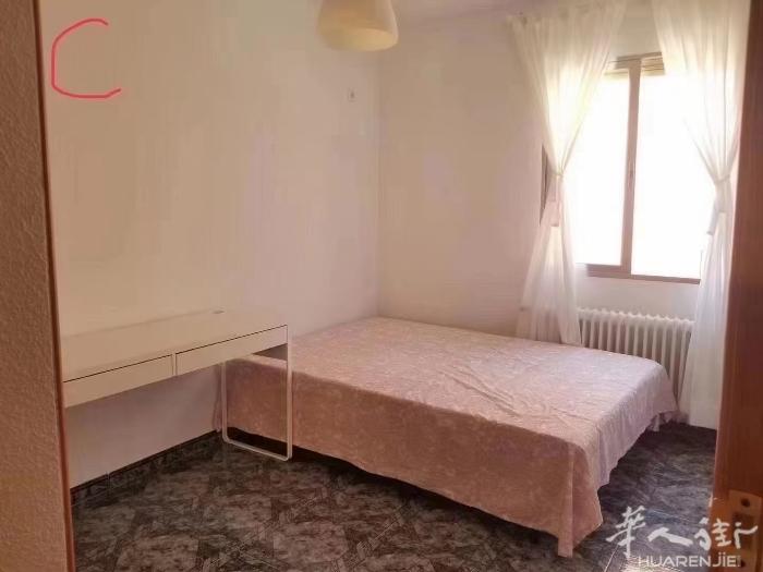 🏡六号线Puerta de angel 两个房间出租，大床房租金340，带阳台