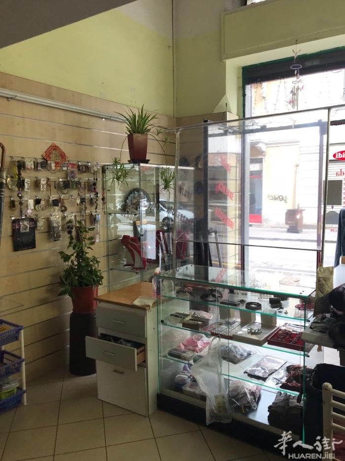 修改店转让，两房间带阁楼，生意好