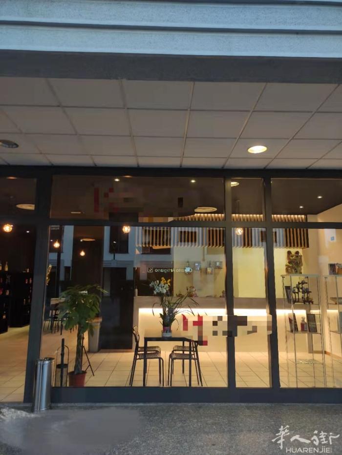 bollate店铺转让90平米，有地下仓库，有个吧台，本来是卖酒的现在不想开了。