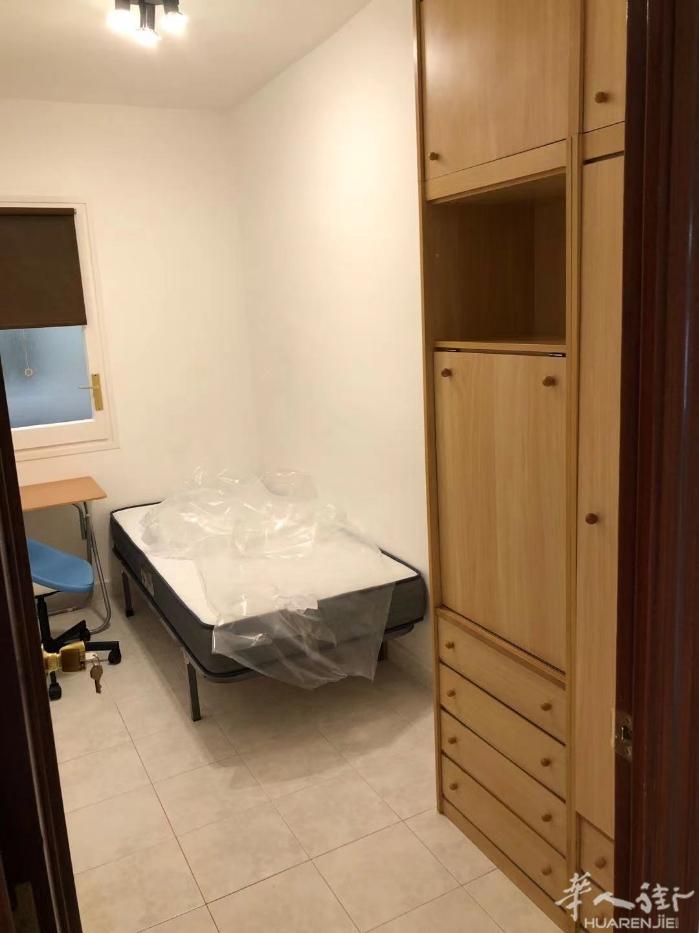 🏡巴塞单间出租，巴塞五号线 Badal地铁口附近，招租一个单人间，房子四室两位
