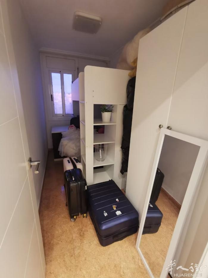 🏡巴塞单间出租，步行五分钟到rodalias车站Torre del Baró，