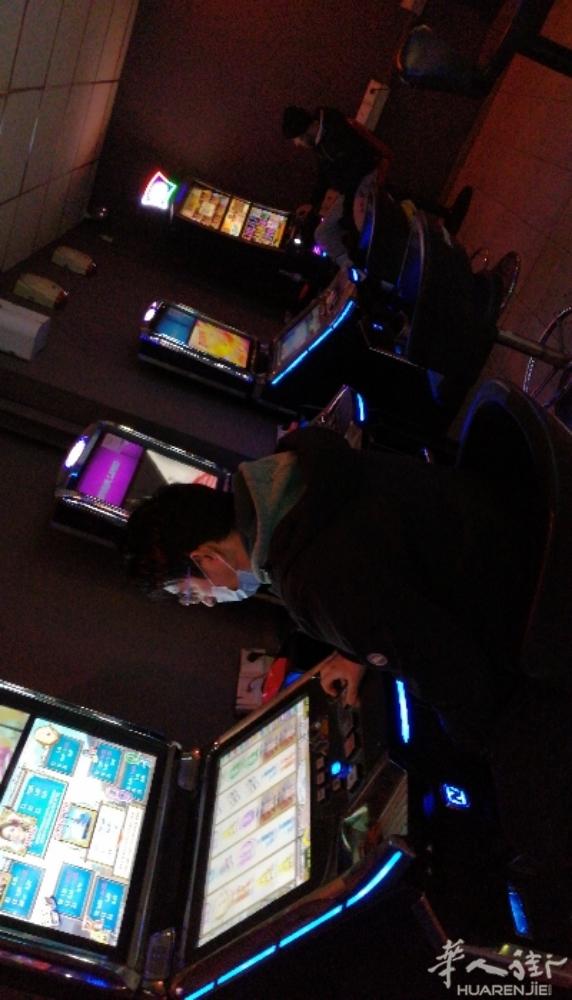 出售 Sala VLT 赌球 米兰边 生意稳定 面积300平方大 内带酒吧  俩