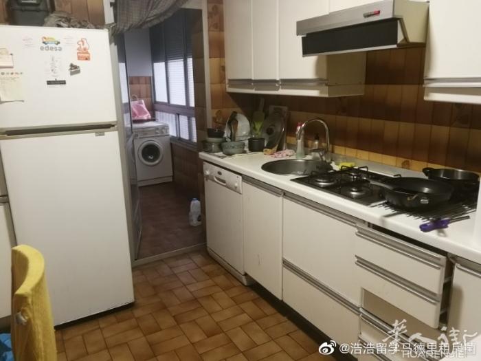 🏡1号，6号线 pacífico 大房间招租。房子三室一厅两卫房型，带一个大阳
