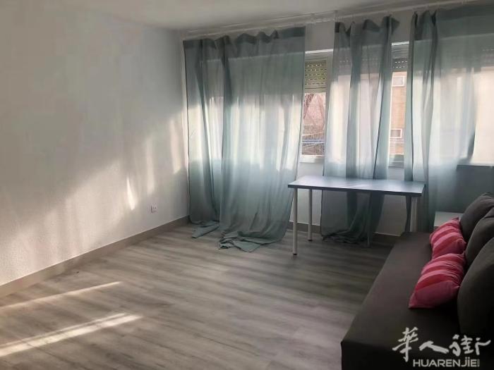 🏡地铁北部10号线Fuencarral 2个大床房招租 ，有沙发的房间440，