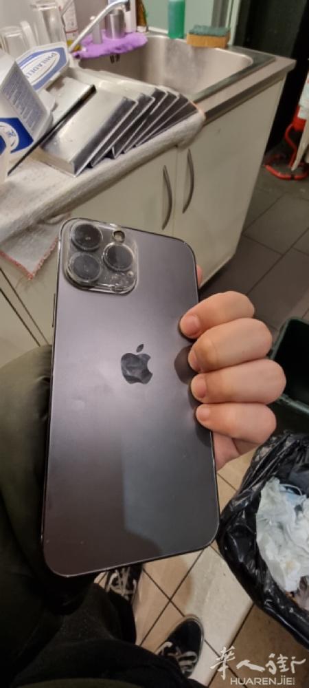 苹果13pro max 全新无碰撞 没刮痕 买来没几天 黑色 带发票还有盒子 送