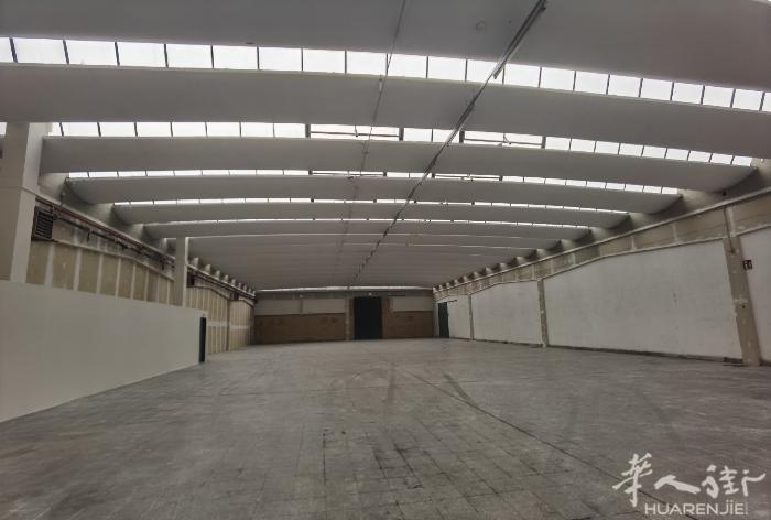 paperino 工业区900平方工厂出租房租6300 iva