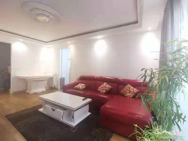 独家Aubervilliers市中心两房一厅，地铁12号口，拎包入住，欢迎联系看房！