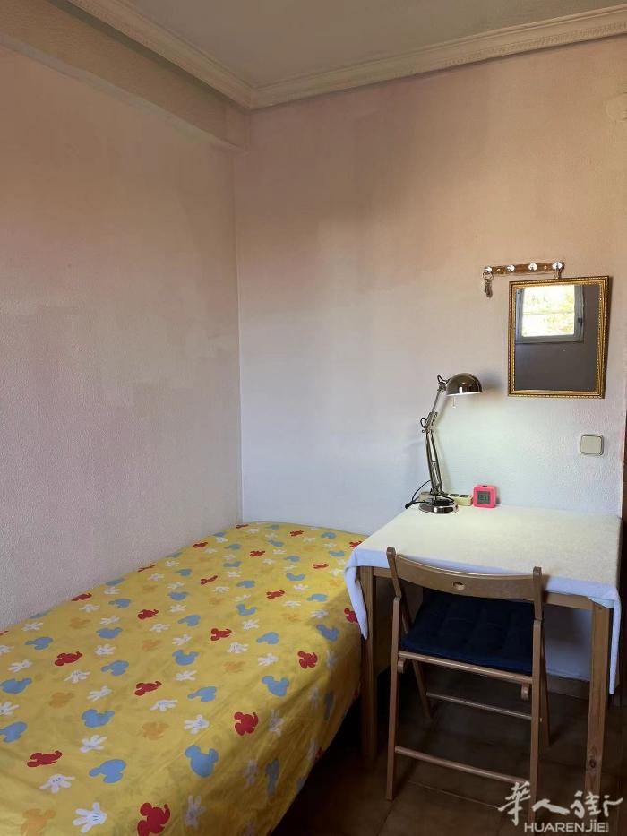 🏡六号线Alto de Extremadura单间出租， 租金，250€水电网