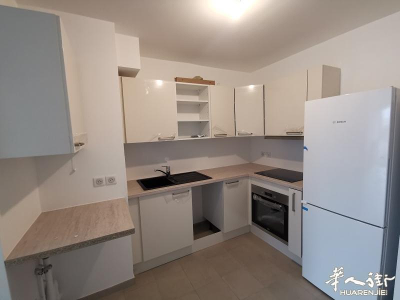 IVRY LOCATION 4 PIECES 71,96 M² PARKING 1600 €