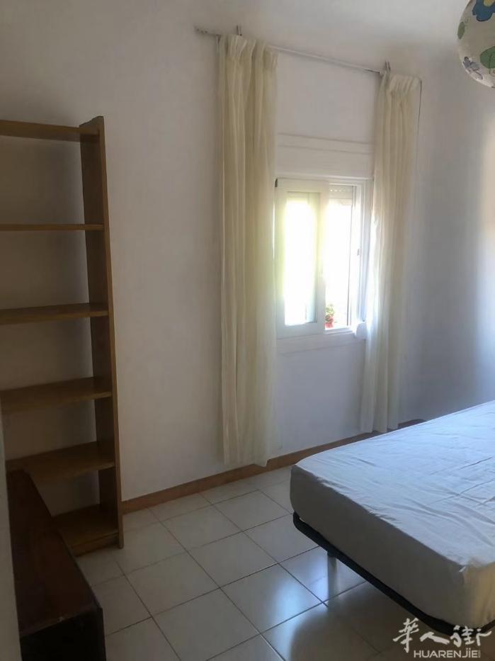 🏡巴塞两个房间出L4地铁besos mar 附近，都是朝街房，不是天井房，光线