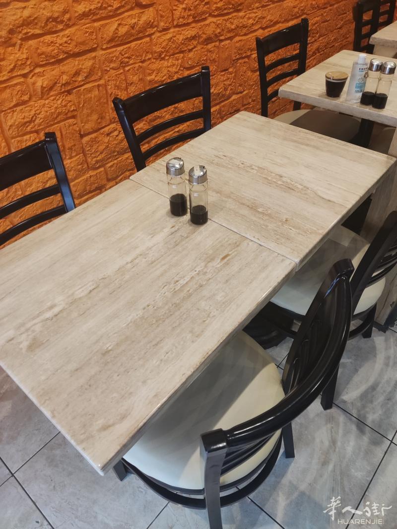 11区餐馆桌椅便宜出售