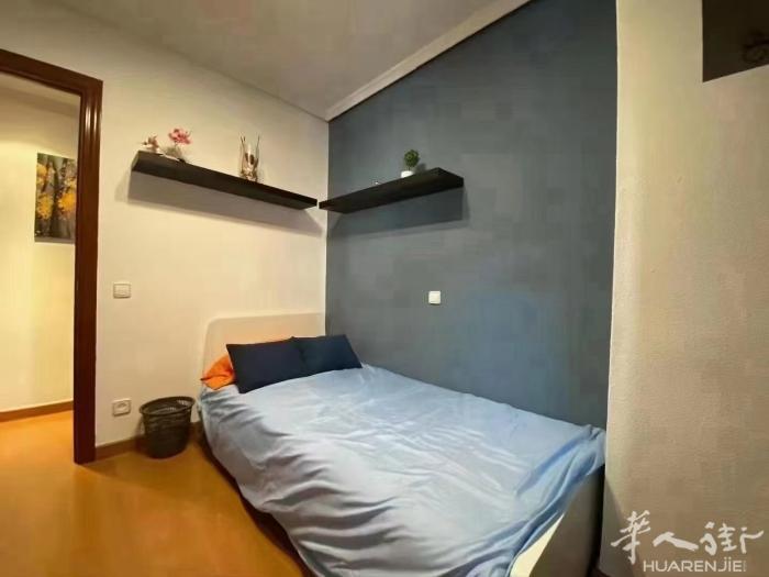 🏡马德里Getafe出租一个单间  卡三走路一分钟 ，房子三室两卫 三楼带电梯