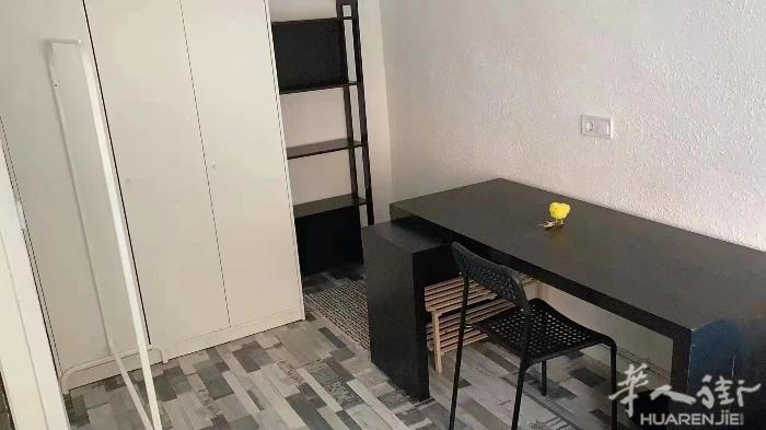 🏡马德里地铁3号线ciudad de los angeles 大床房出租，租金