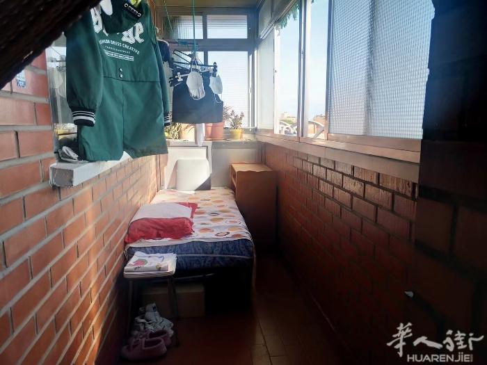 🔵马德里小火车站PUERTE ALCOCER 附近整套出租 房子比较新，三室一