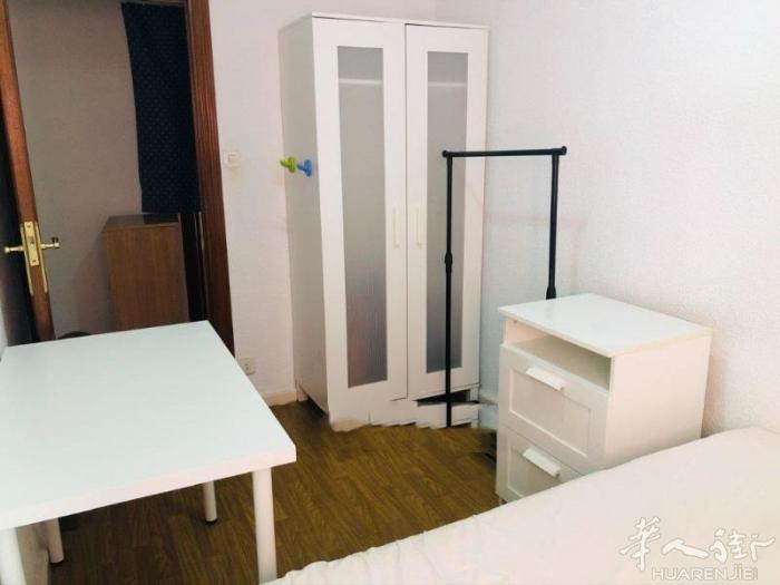 🏡马德里一路地铁Alto del Arenal单人间出租，3分钟步行至地铁口，