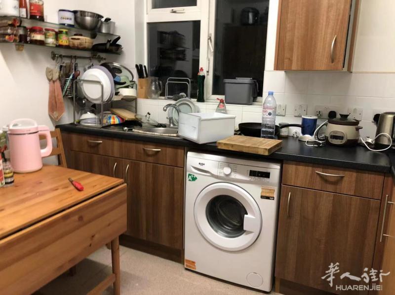 NW10 5QA  位于北伦敦二区kensal green走路仅2分钟，现有超级好房整租。包括独立厨房，卫浴，一间单人房和超大客厅，另有阁楼一间（可放诸多杂物）