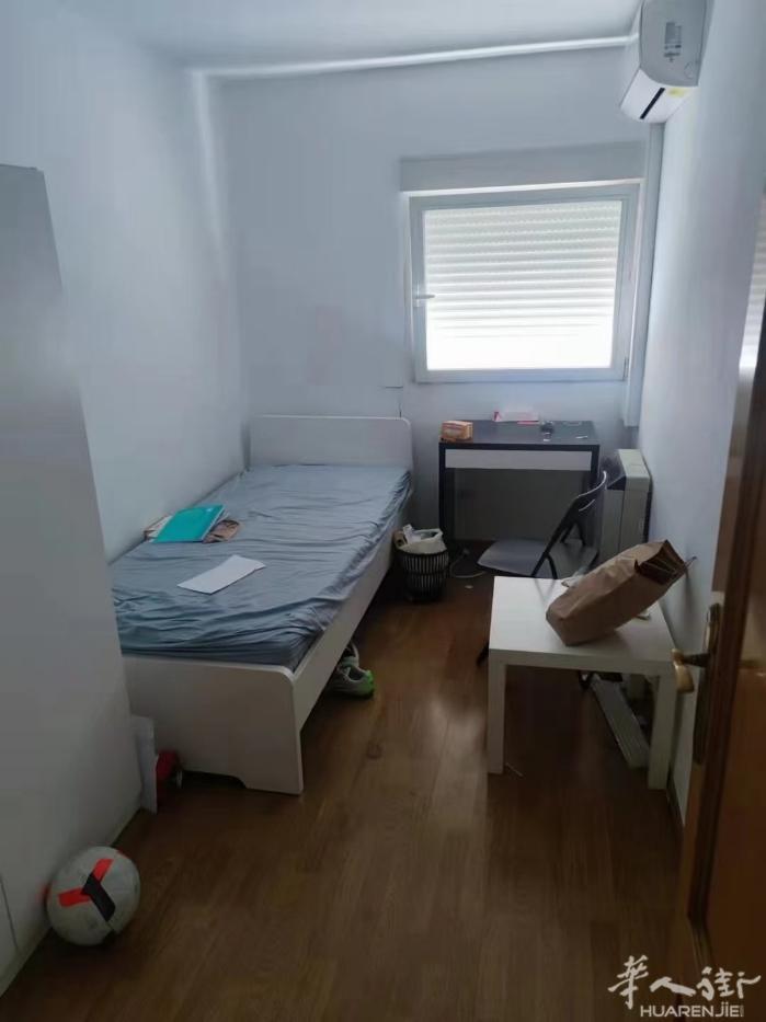 🏡马德里北部金融区两室一厅招室友， 房间内带空调，地铁十号线plaza cas