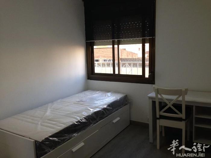 🏡巴塞单间出租，地铁二号线pepventura附近，房子三室一厅一卫，周围环境