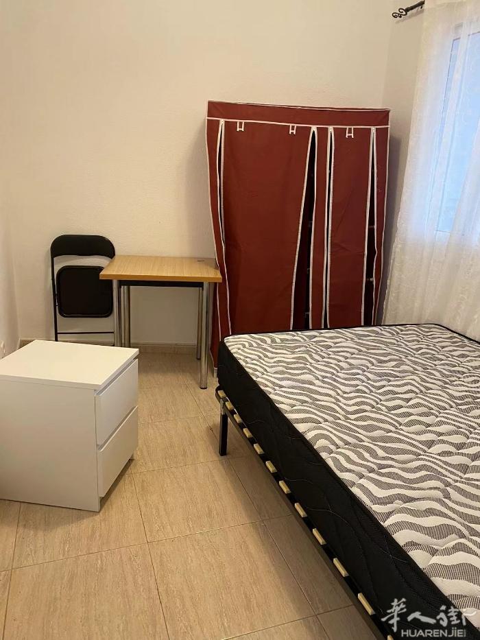 🏡巴塞单间出租，L5collblanc地铁口附近 房子三室一厅一卫，设施齐全，