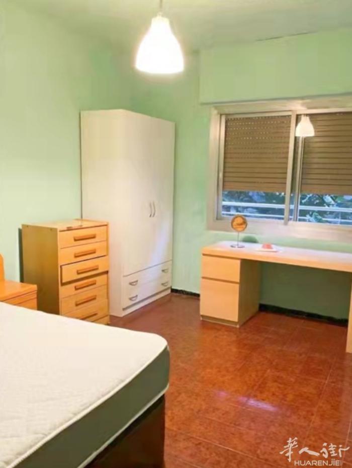 🏡巴塞出租，巴塞罗那一路地铁La sagrera附近，房子四室两卫，目前只住了
