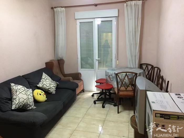 🏡马德里1/2/6号线北部cuatro caminos女生大床房出租，  地铁