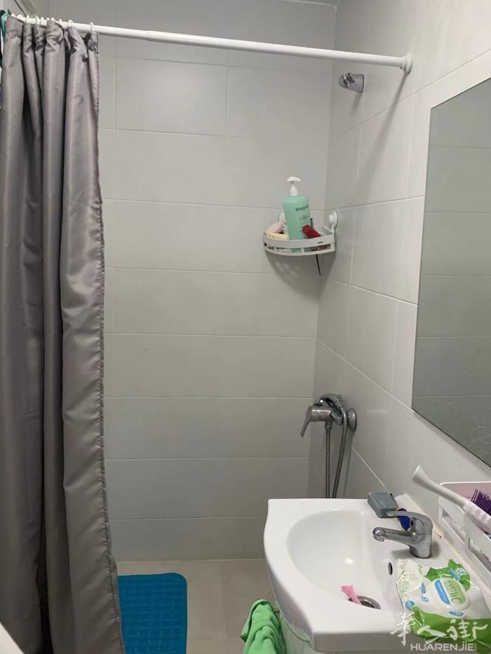 🏡马德里卡三Getafe校区大房间出租带独立卫生间，有空调，可办住家  距离卡