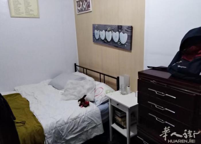 《巴塞两个单间转租》 四居室，配有2个卫生间，带4人电梯， 4月起租，至8月底，