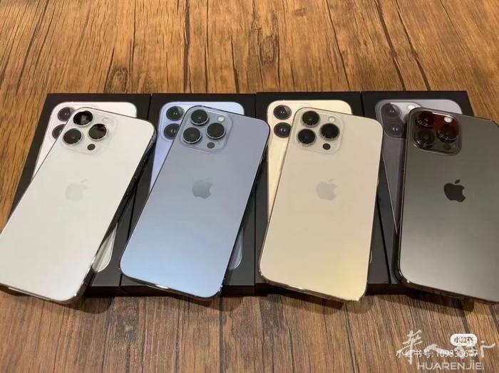 iphone 13 现货🍎 全新未开封🉐️ iphone 13 黑 白 粉