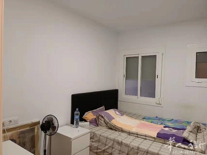 🏡巴塞单间出租，2路地铁monumental，位置在吴哈哈火锅店斜对面交通很方