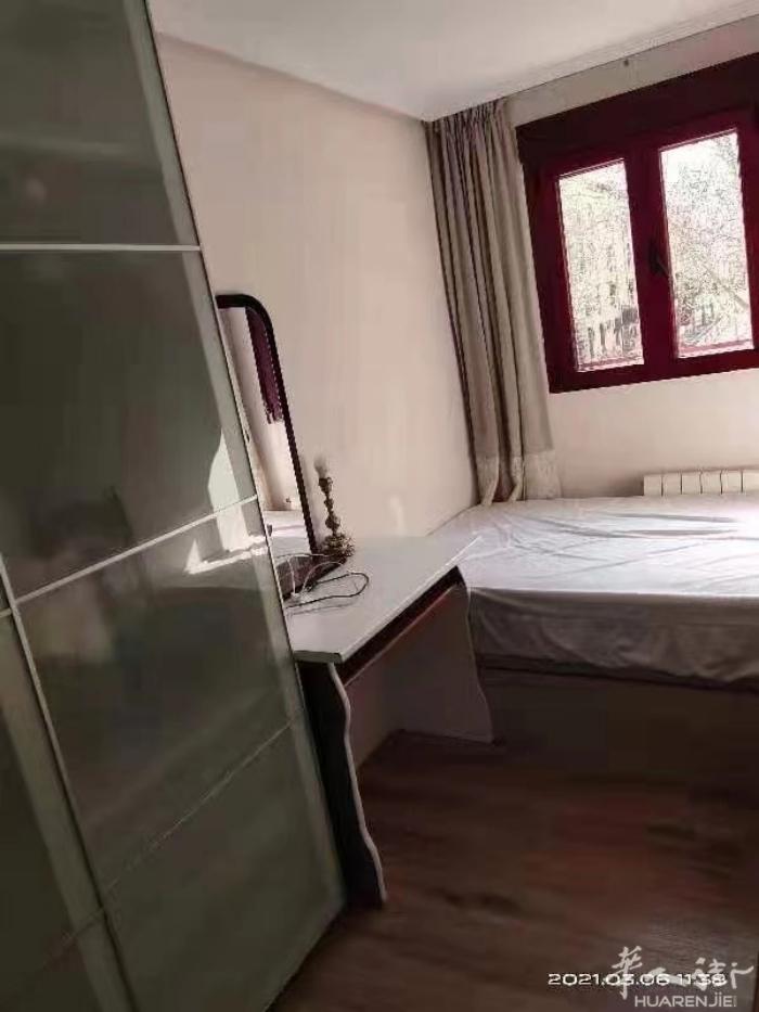 🏡5号线urgel 精装修女生单间出租 租金320欧，费用全包，床宽1.2米，