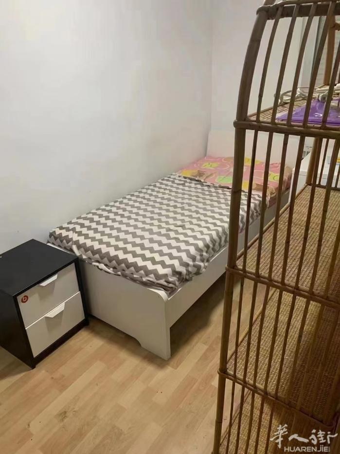 🏡近富人区，2号线la elipa出租4个单间， 租金290/300/310欧