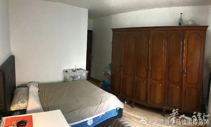 🏡马德里北部Alcobendas单间出租，精装修，家电齐全，近公交站小火车站地