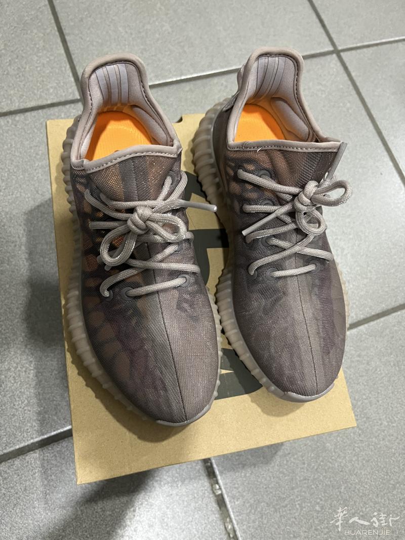 椰子YEEZY BOOST 350 V2 椰子鞋40码 爆款 百分百真品 有发票 米兰华人街自提 或者 意大利邮寄都可以